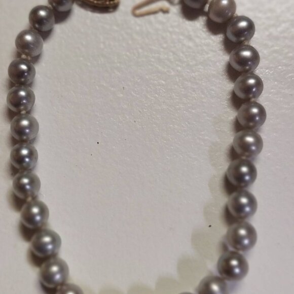 14k Hand Knotted Freshwater Pearl Bracelet 6 1/2 " - Picture 2 of 2